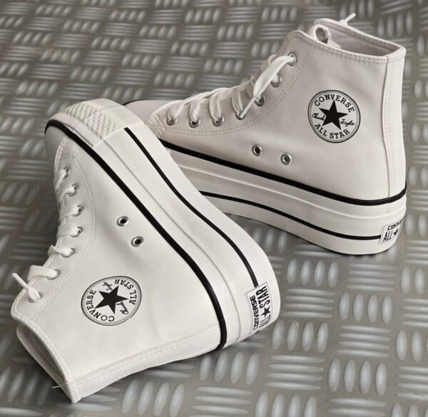 6F4BA454-7D5C-4E90-960A-DE91B93DA87E converse doble suela (negras y blancas)