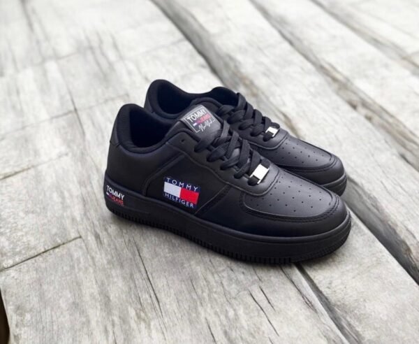 F02769DB-181C-4C44-9B75-85430292CFAE lacoste unisex(blancos y negros) (copia)